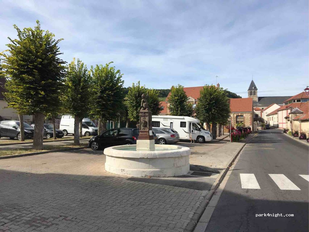 (51190) Blancs-Coteaux - 5 Place de la Mairie — foto