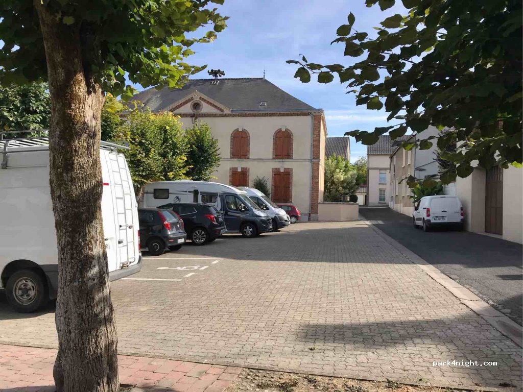 (51190) Blancs-Coteaux - 5 Place de la Mairie — foto 2