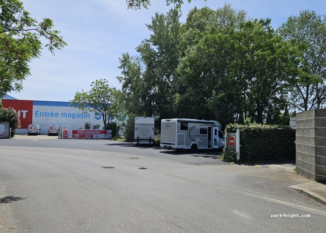 (30900) Nîmes - 570 Rue Michel Debré — foto