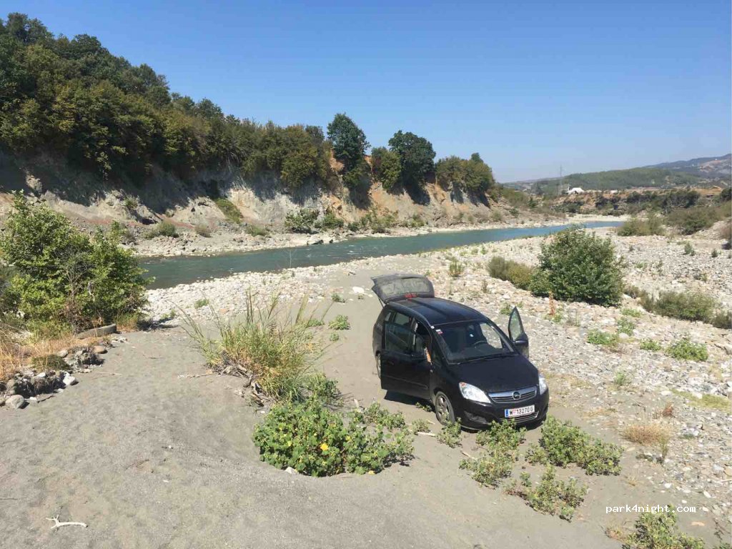 () Rruga Syrja Tahiri - SH75 — foto