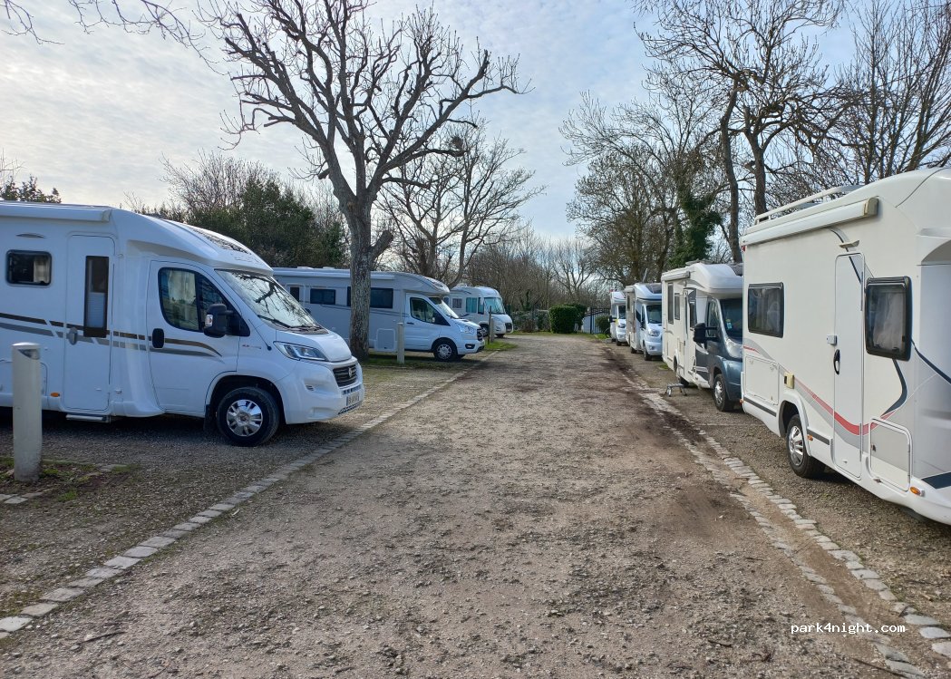 (17410) Saint-Martin-de-Ré - 27-33 Rue du Rempart — foto 5