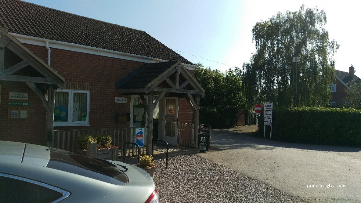 Tudor Caravan Park — foto 2