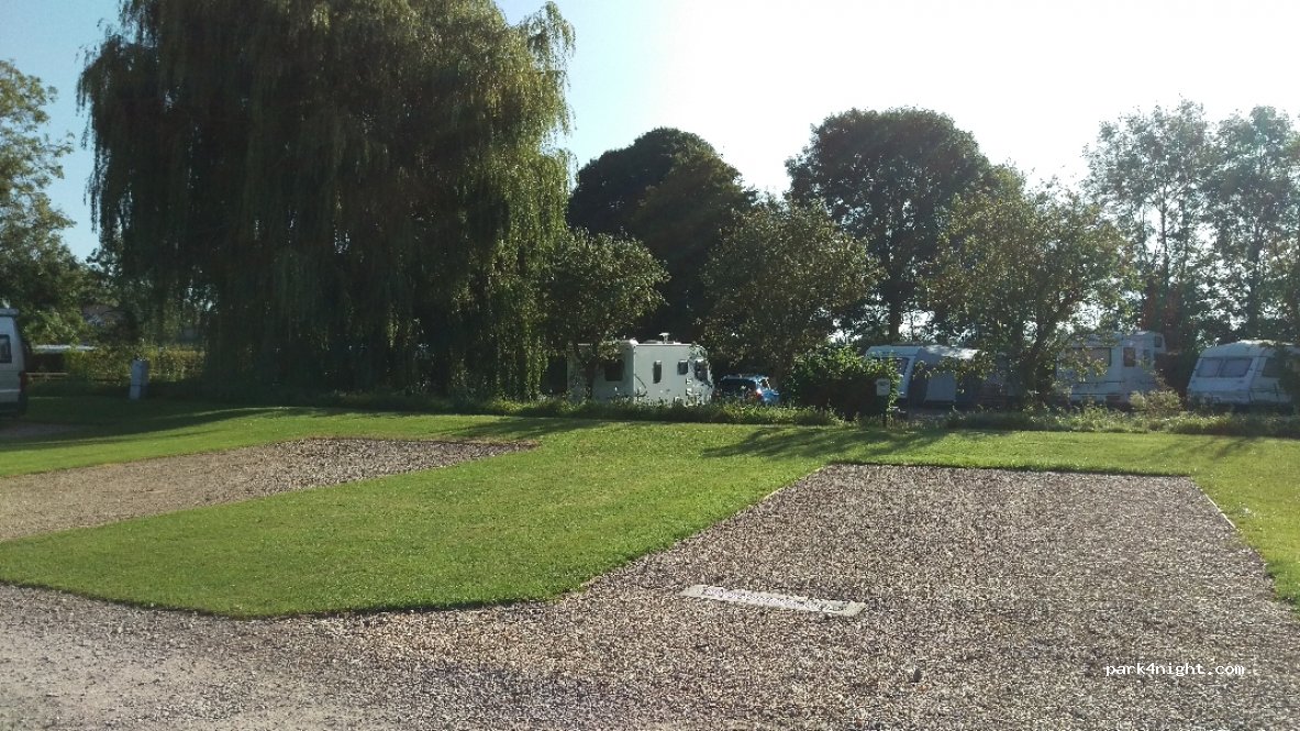 Tudor Caravan Park — foto 3