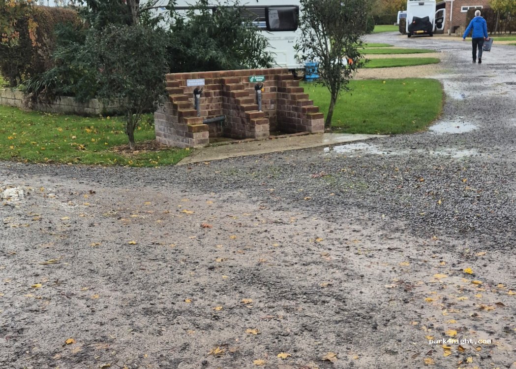 Tudor Caravan Park — foto 5
