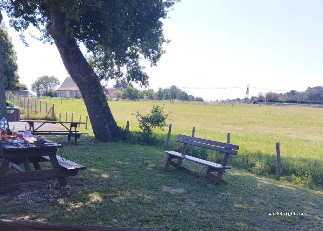 (24330) Milhac-d'Auberoche - Unnamed Road — foto