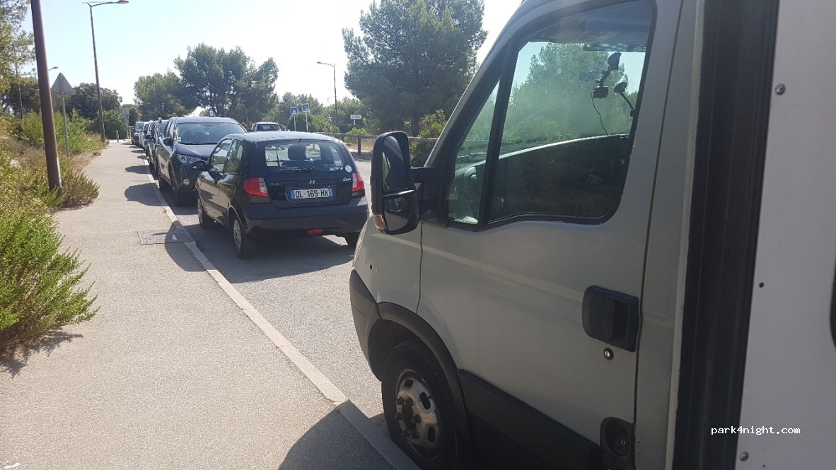 (13500) Martigues - Chemin du Four À Chaux — foto 2
