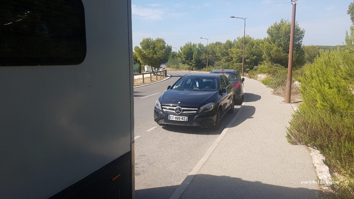 (13500) Martigues - Chemin du Four À Chaux — foto 3