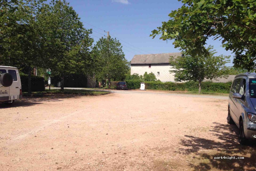 (63390) Sauret-Besserve - D523 — foto