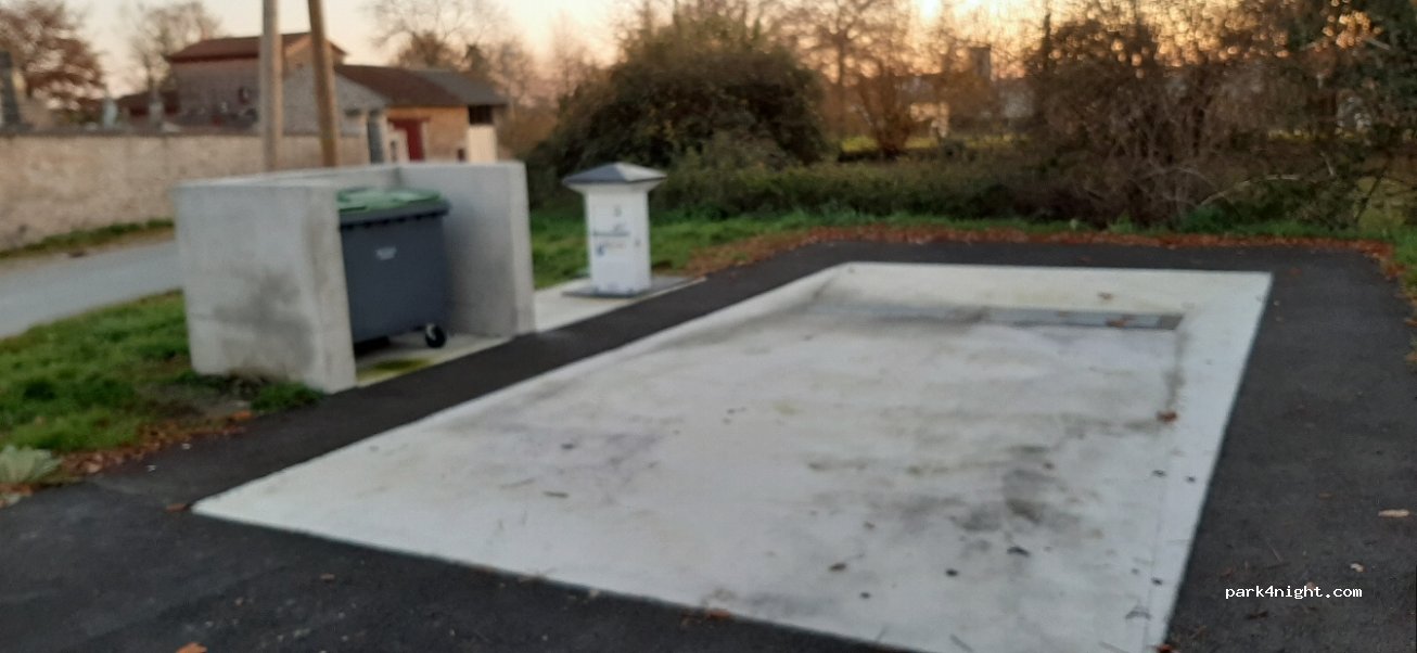 Aire de camping-car de Berneuil — foto