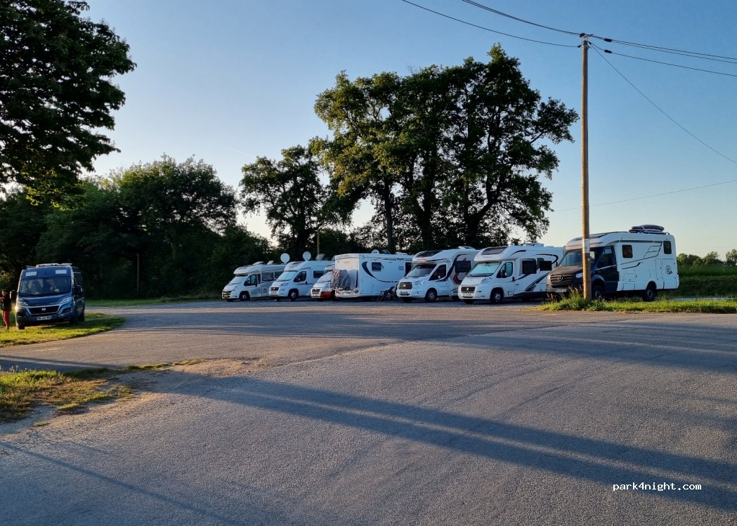 Aire de camping-car de Berneuil — foto 2