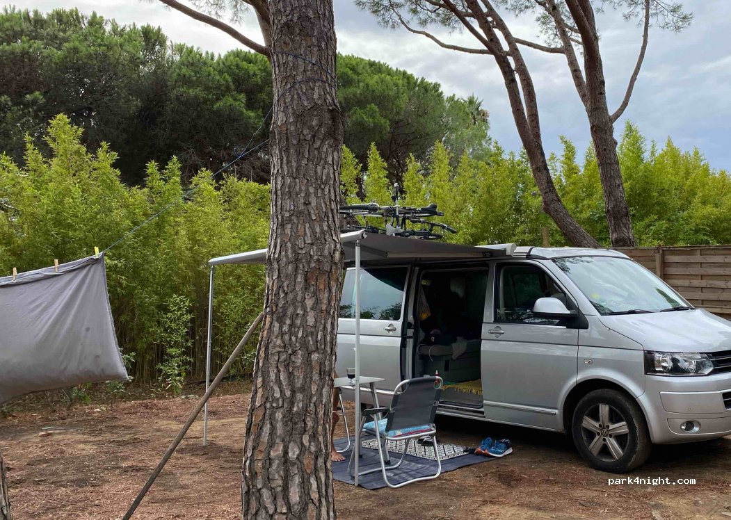 Camping Les Tours Du Pinet Domaine Cézanne — foto 3