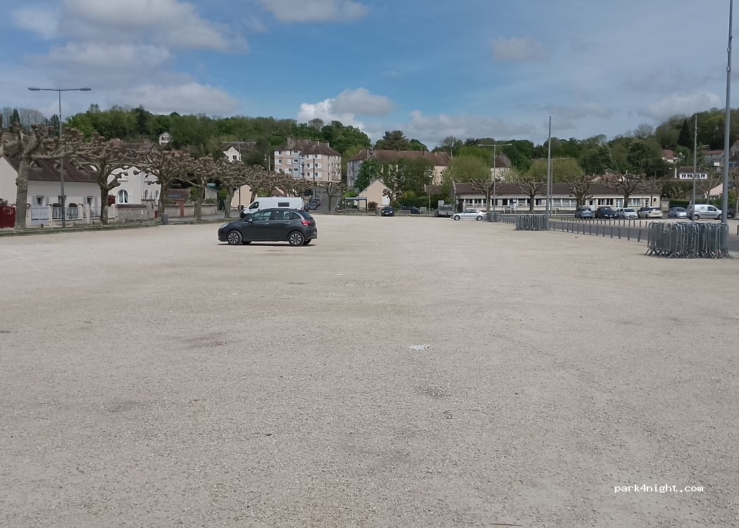 (77160) Provins - Place du 29ème Dragons — foto 3