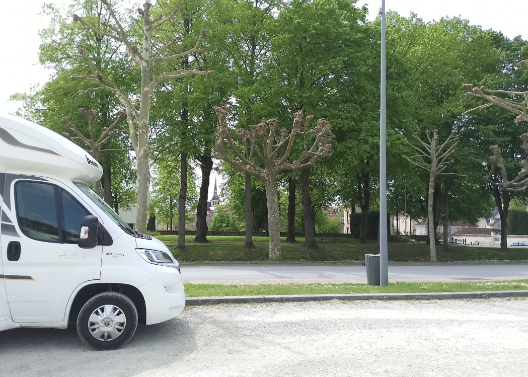 (77160) Provins - Place du 29ème Dragons — foto 4