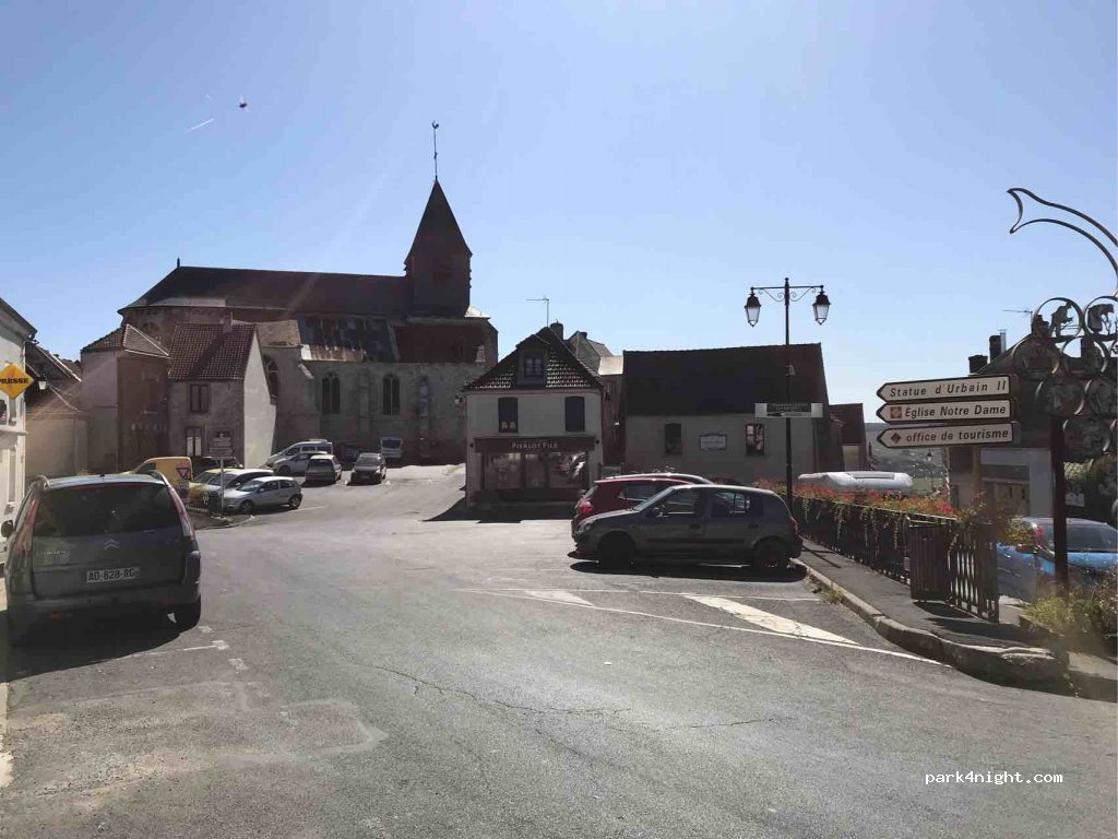 (51700) Châtillon-sur-Marne - 22 Rue de L Hôtel de ville — foto
