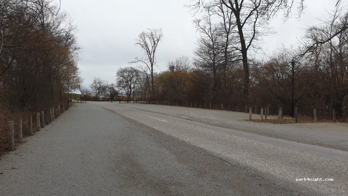 Parkplatz Schloss Hof — foto 3