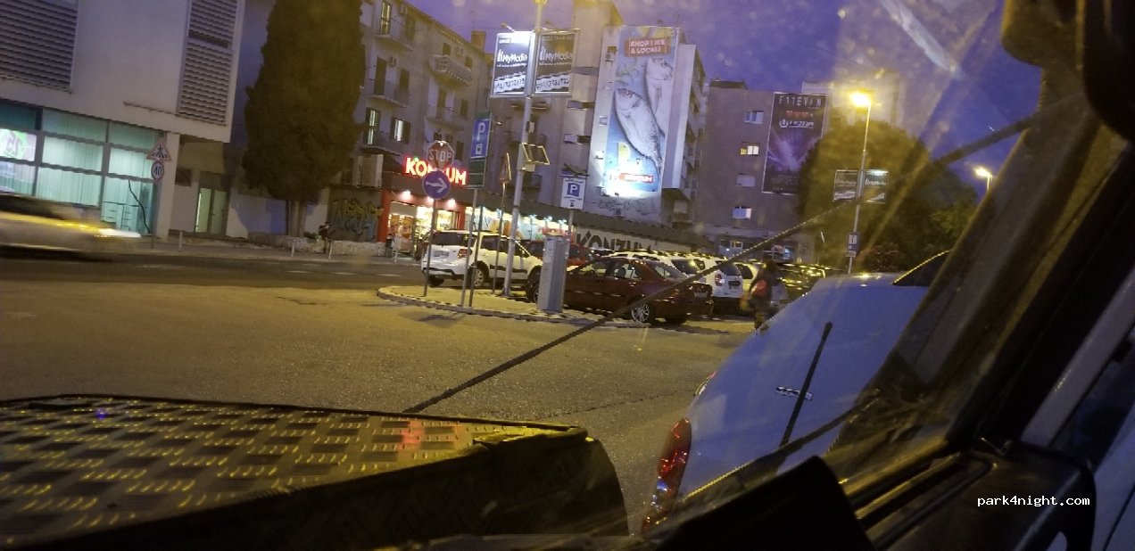 (21000) Split - 20 Pojišanska ulica — foto