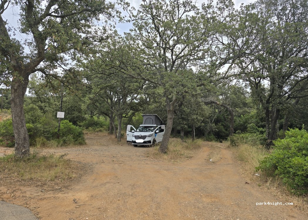 (83400) Hyères - Chemin des Maures — foto 2