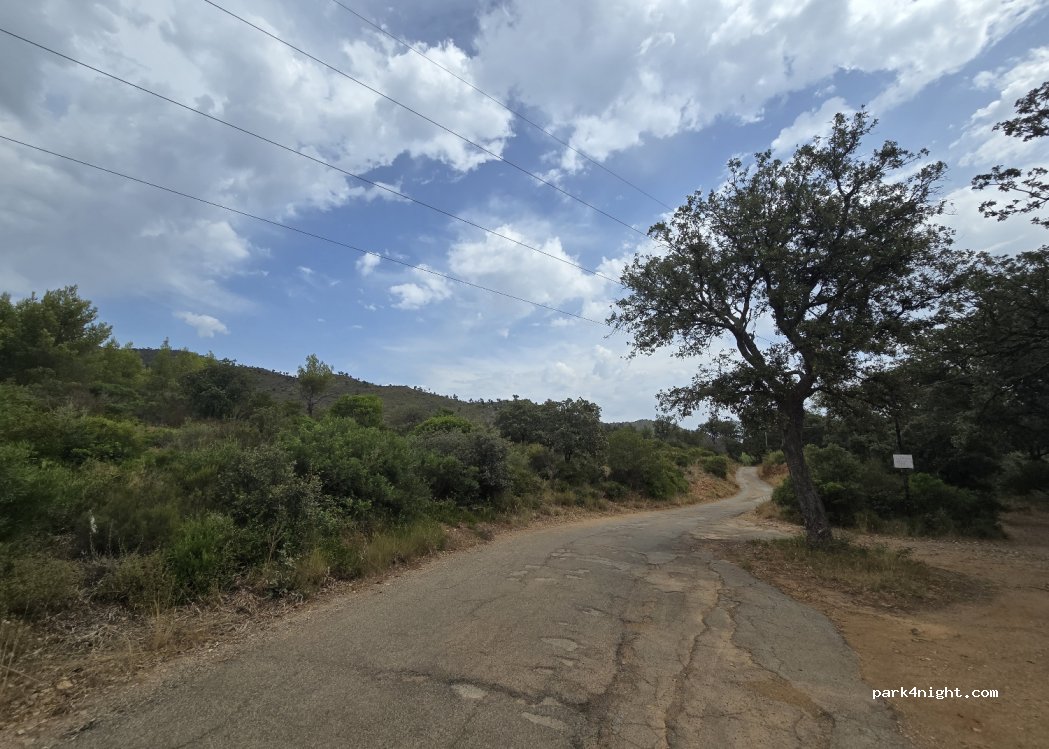 (83400) Hyères - Chemin des Maures — foto 3