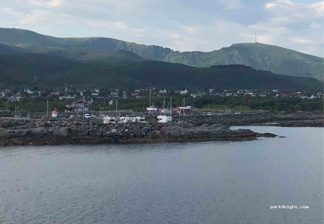 Melbu båthavn Bobil camping — foto