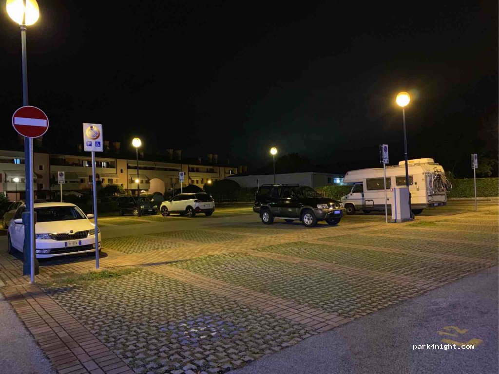 (30013) Cavallino - 35 Via F. Barca — foto