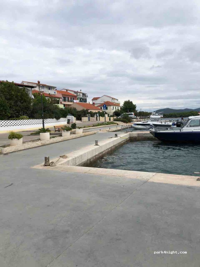 (22242) Jezera - 29 Put Zaratića — foto