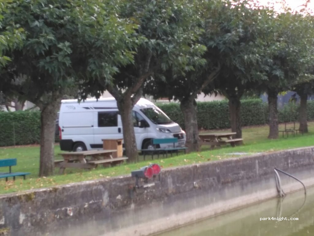 (32190) Lannepax - D221 — foto