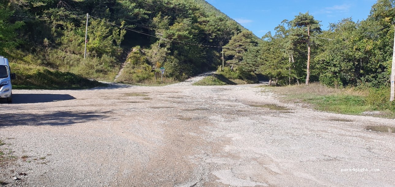 (06500) Peille - Route du Col des Banquettes — foto