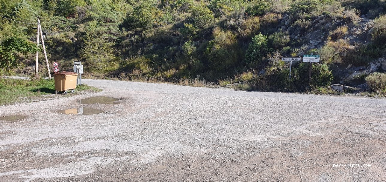 (06500) Peille - Route du Col des Banquettes — foto 3