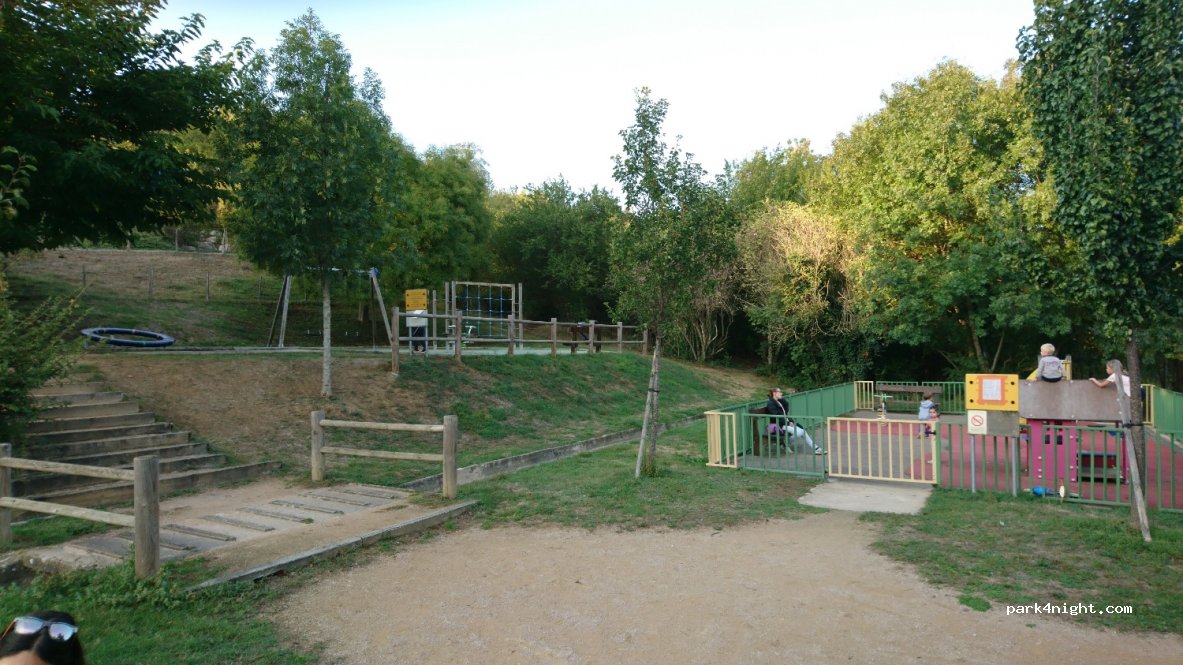 (69250) Curis-au-Mont-d'Or - 91 Impasse du Stade — foto 2