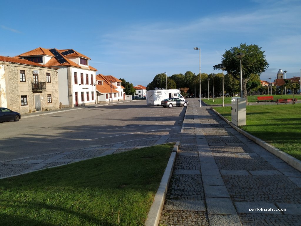 (6440-118) Figueira de Castelo Rodrigo - 21 Largo Serpa Pinto — foto