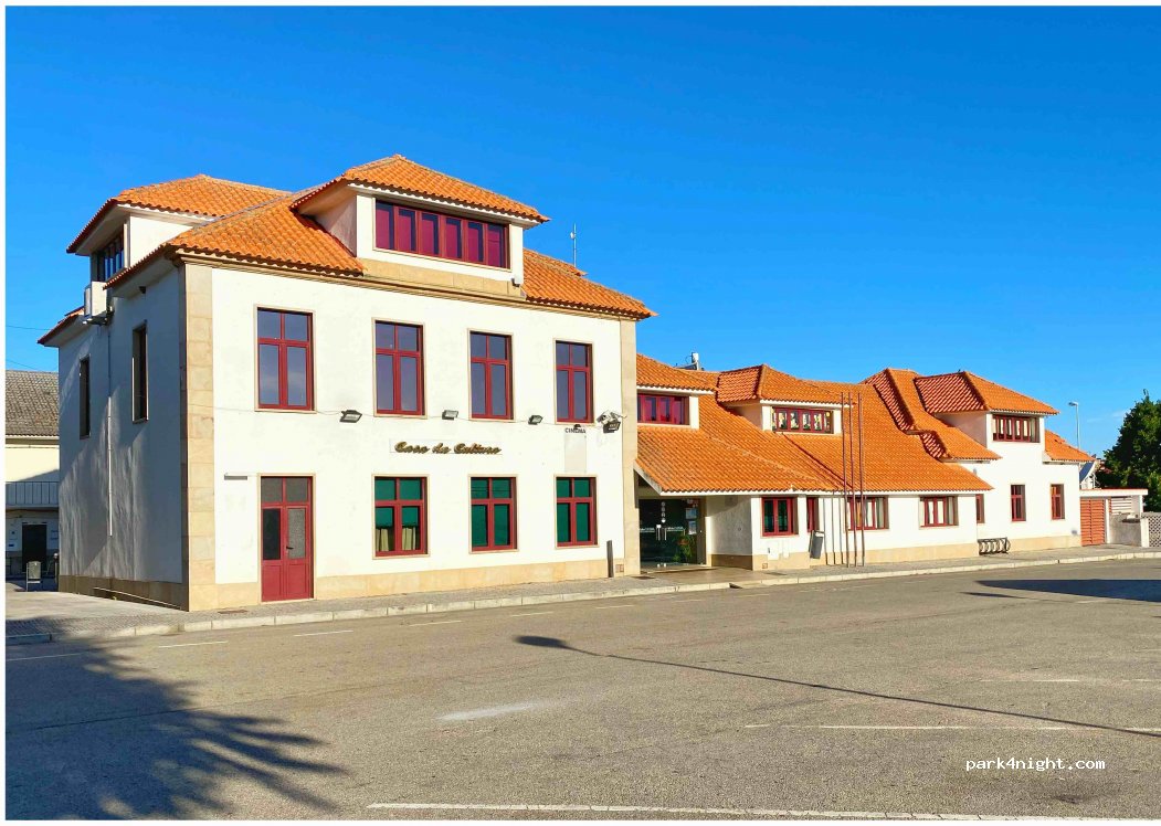 (6440-118) Figueira de Castelo Rodrigo - 21 Largo Serpa Pinto — foto 3