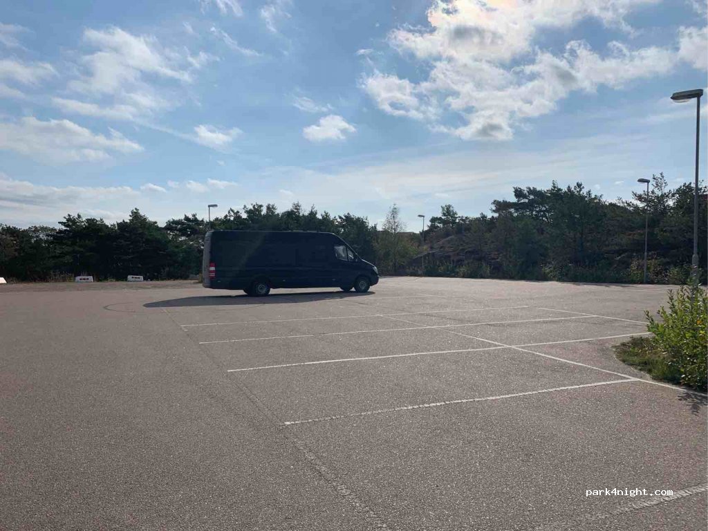 (451 79) Grundsund - 3 Bottnavägen — foto