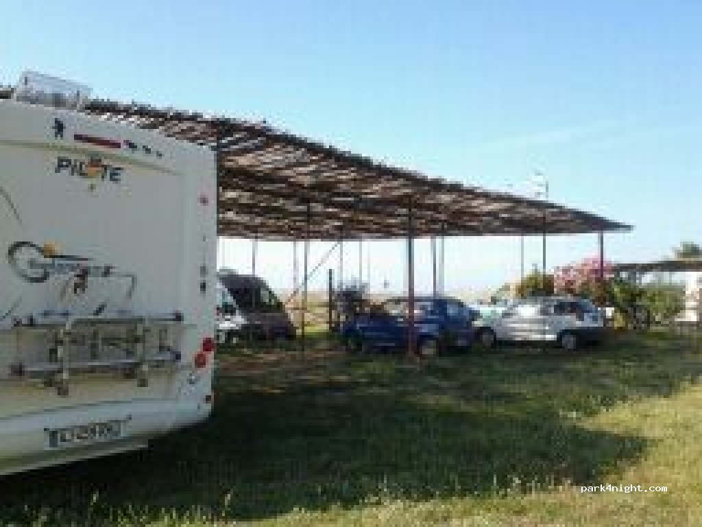 Area Sosta Camper Reitano — foto