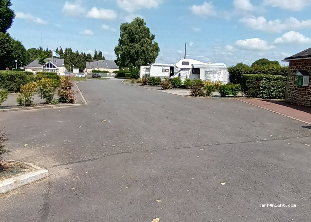 Aire de camping cars Espace Jules Vernes — foto 2