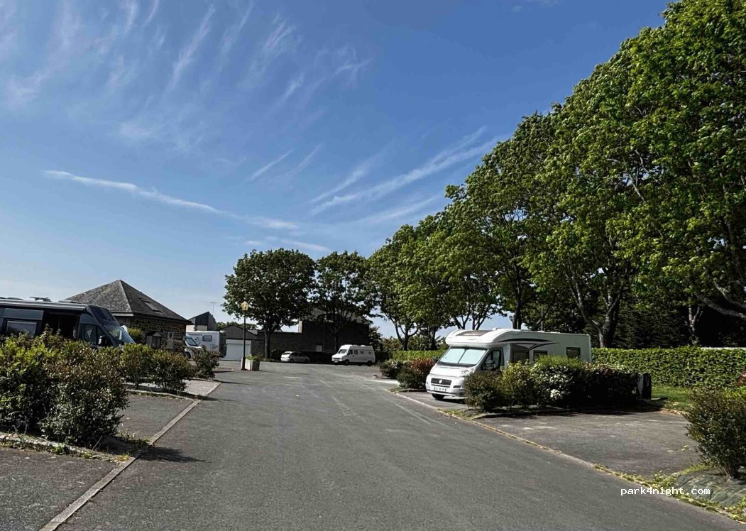Aire de camping cars Espace Jules Vernes — foto 4