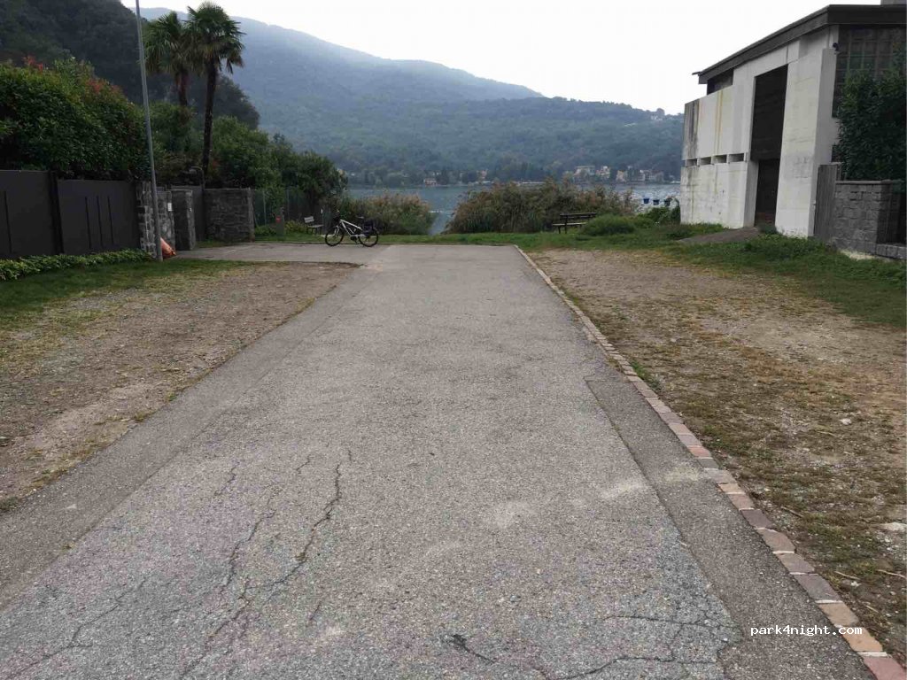 (6987) Caslano - 11 Via San Michele — foto