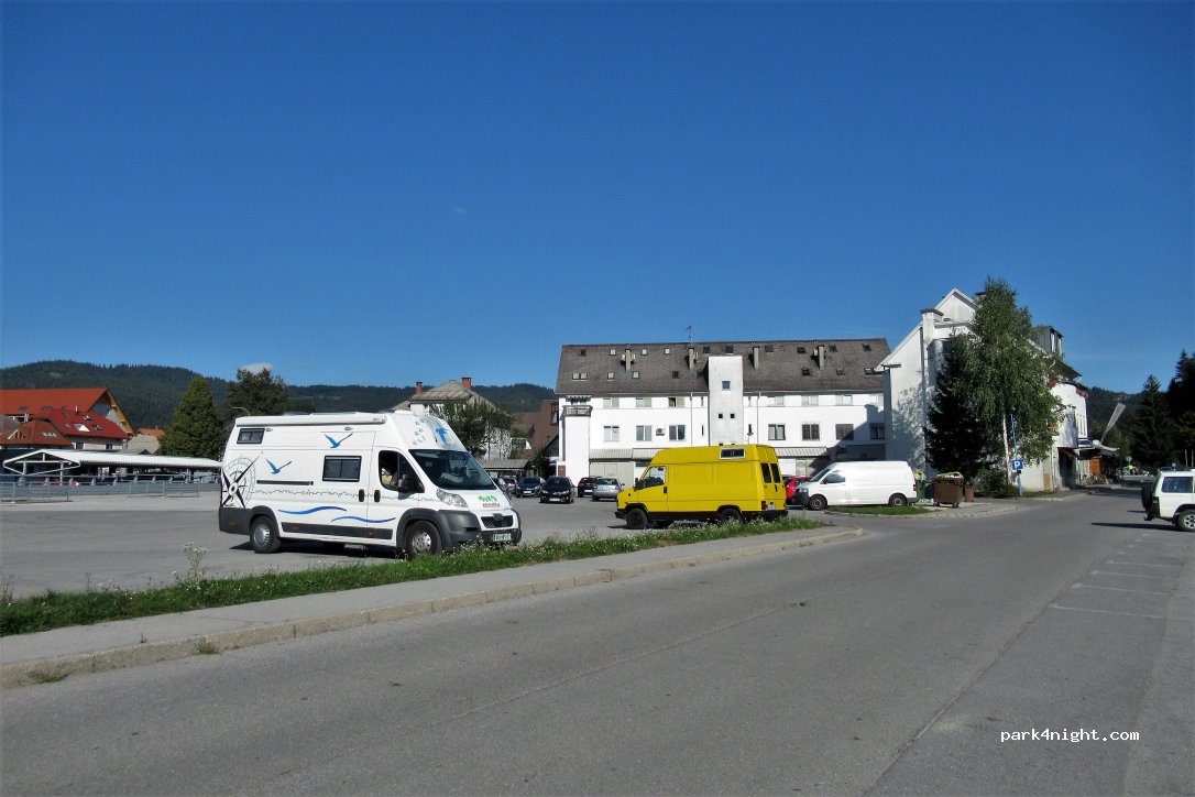 (4226) Žiri - 1 Loška cesta — foto