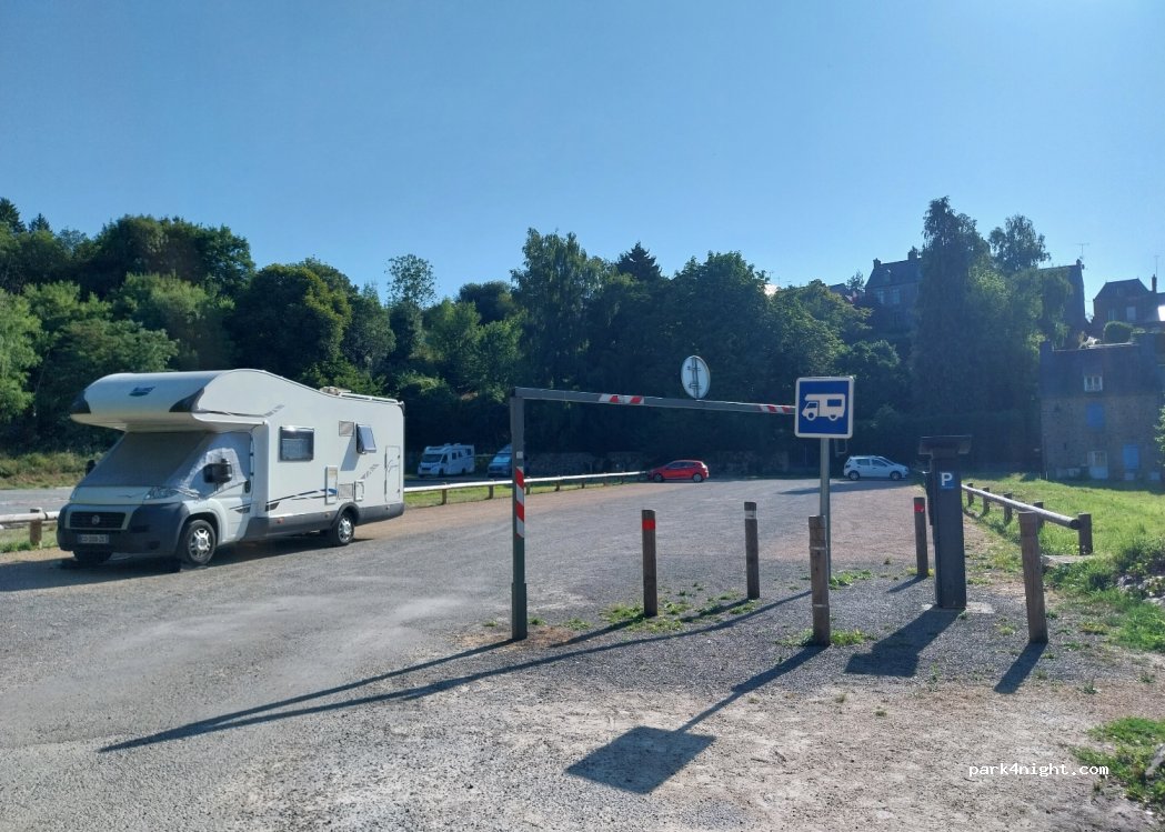(35300) Fougères - 68 Boulevard de Rennes — foto 2