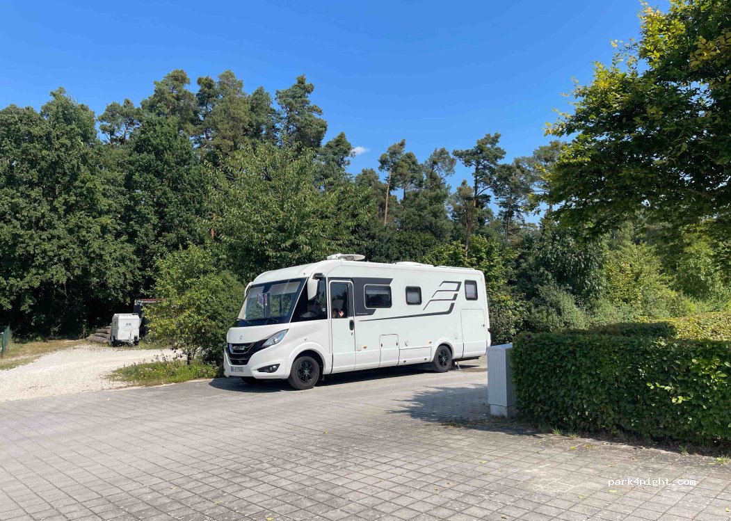 Wohnmobilstellplatz am P+R Steinerne Eiche in Roth — foto 3