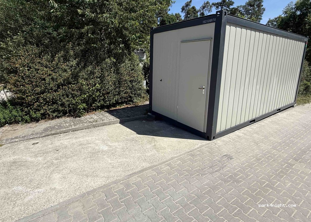 Wohnmobilstellplatz am P+R Steinerne Eiche in Roth — foto 4
