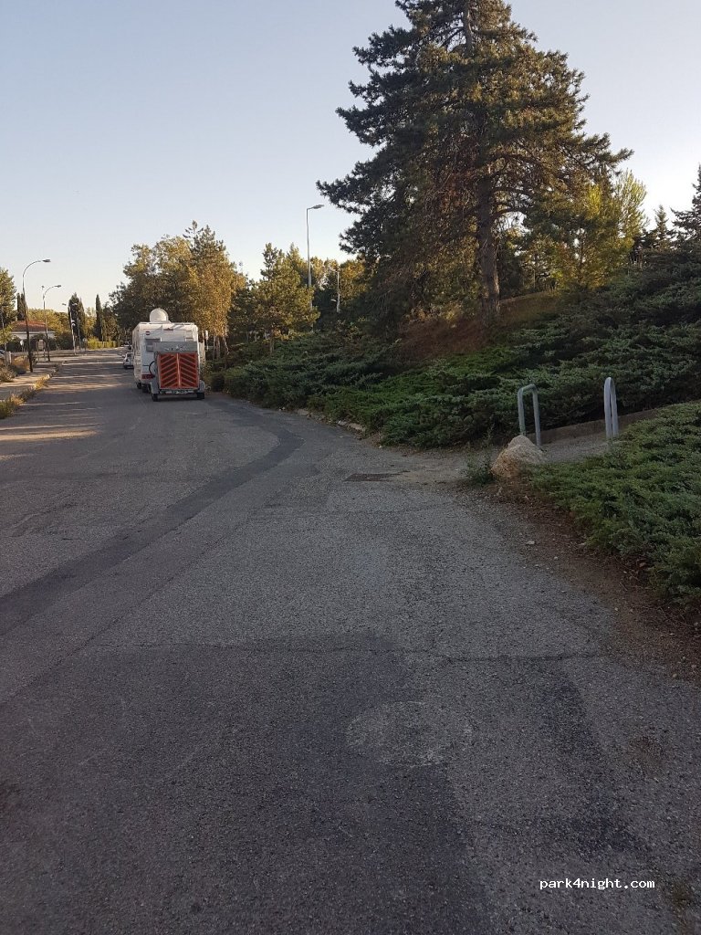 (13300) Salon-de-Provence - Chemin Saint Jean — foto