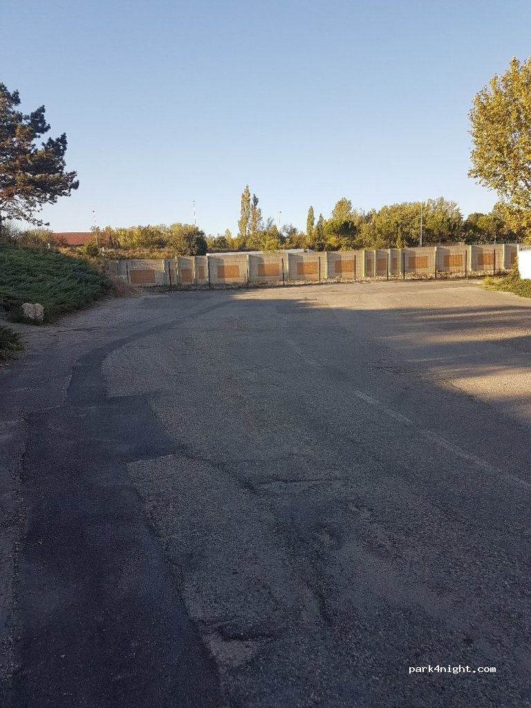 (13300) Salon-de-Provence - Chemin Saint Jean — foto 3