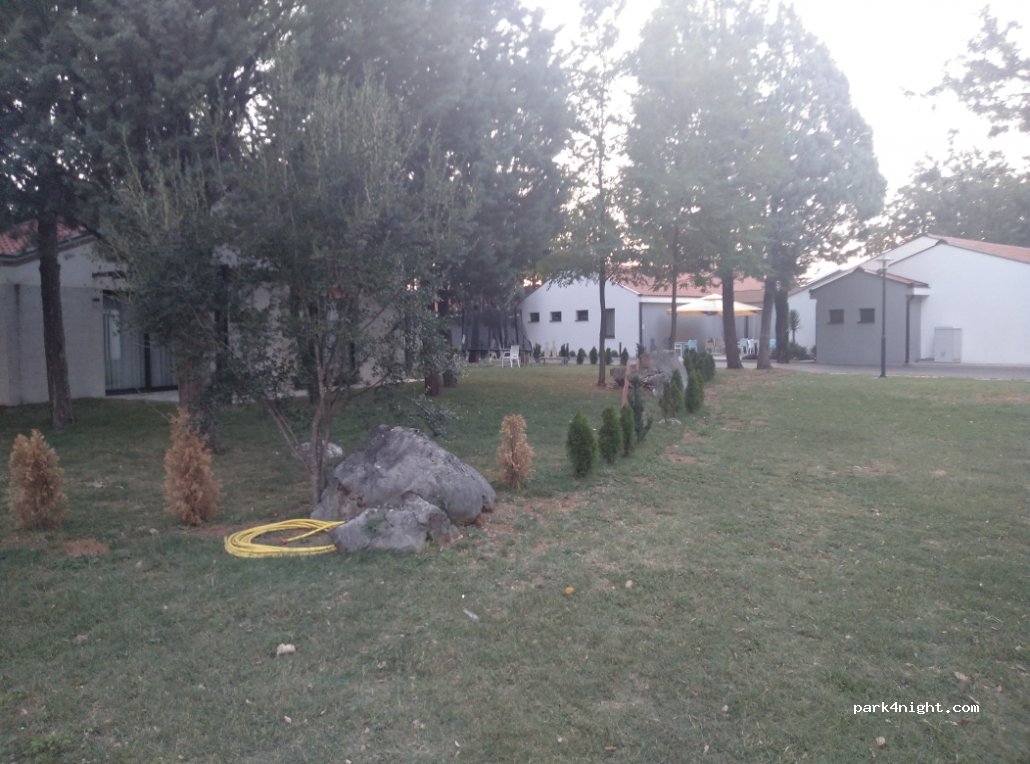 () Međugorje - Ulica Majke Terezije 23 — foto 3
