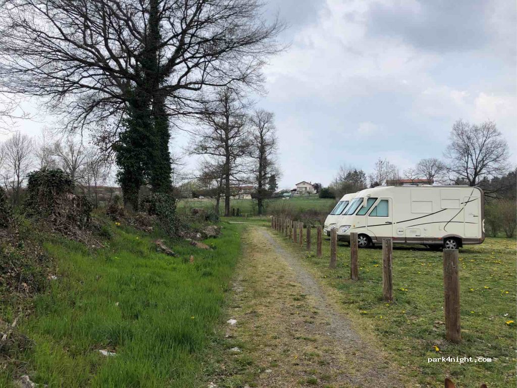 (42130) Saint-Étienne-le-Molard - La Bâtie — foto 2