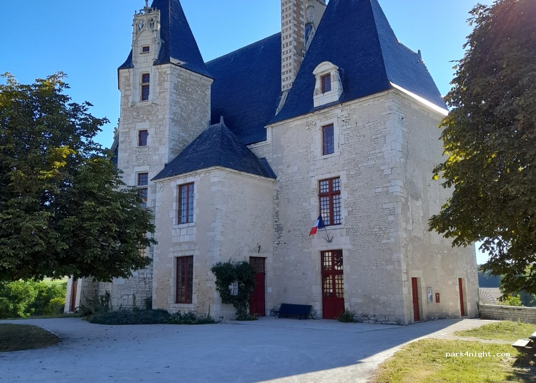 (17490) Neuvicq-le-Château - 20 Le Bourg — foto 3