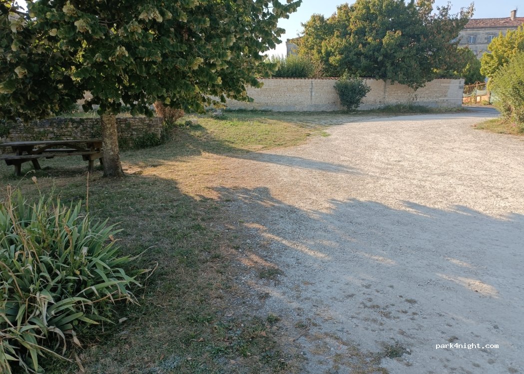 (17490) Neuvicq-le-Château - 20 Le Bourg — foto 4