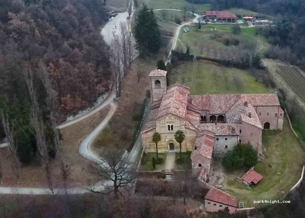 (14022) Albugnano - 35 Località Vezzolano — foto