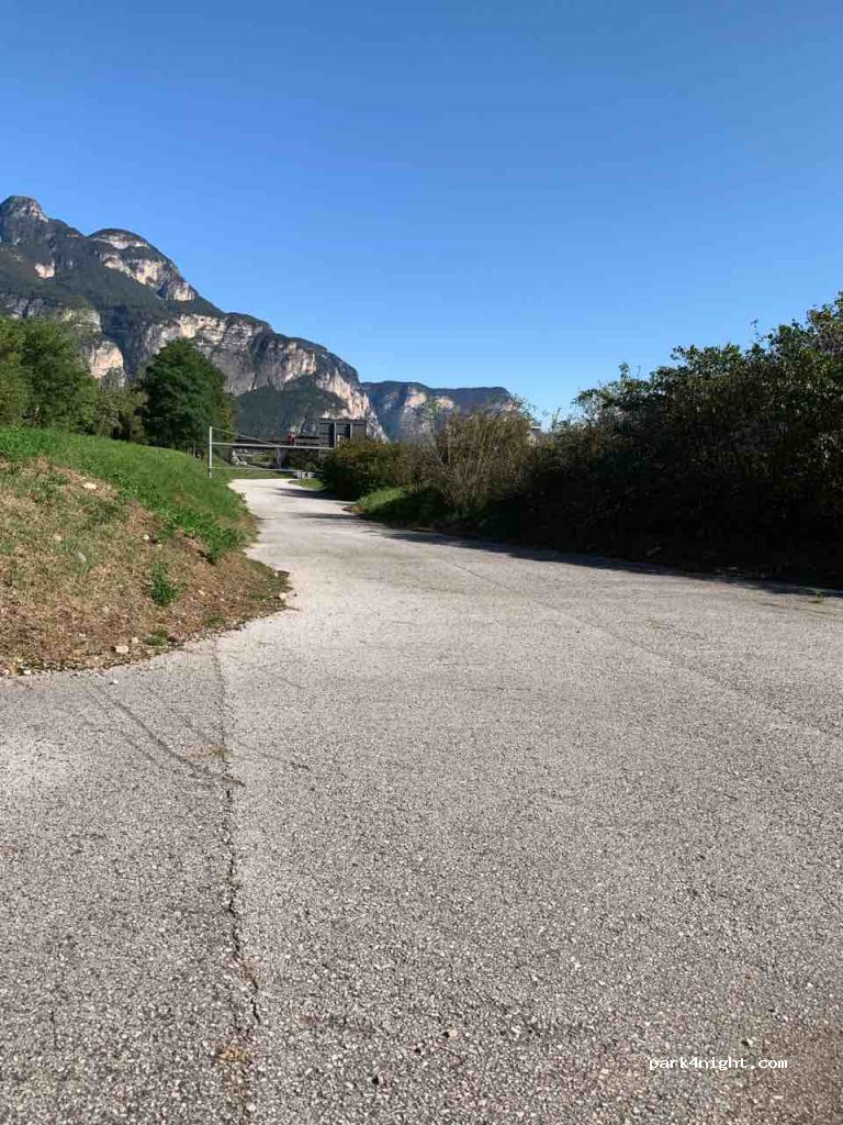(38017) Mezzolombardo - Strada Provinciale 235 — foto 2
