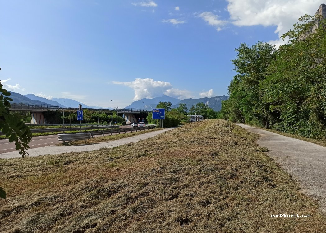 (38017) Mezzolombardo - Strada Provinciale 235 — foto 3