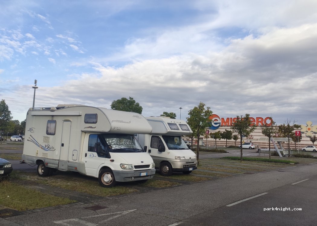 (34074) Monfalcone - 1 Via G. F.Pocar — foto